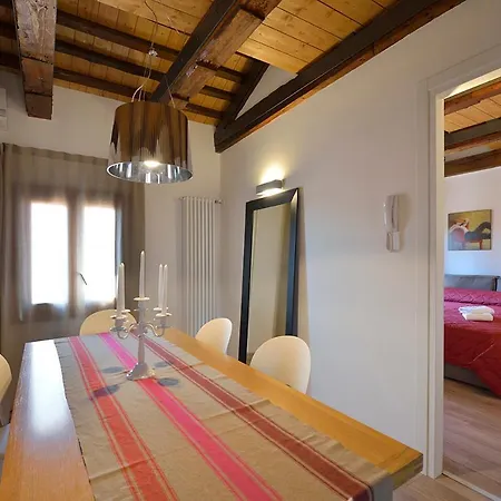 Castello Di Godego Sleeps 2 Air Con Wifi 아파트