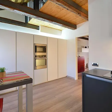 Castello Di Godego Sleeps 2 Air Con Wifi 아파트 *