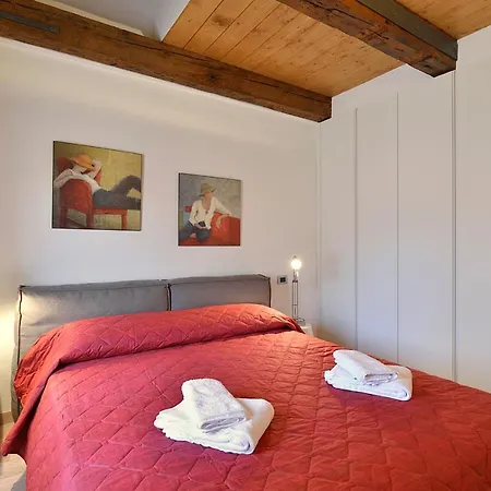 Castello Di Godego Sleeps 2 Air Con Wifi 아파트
