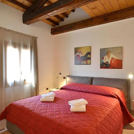Castello Di Godego Sleeps 2 Air Con Wifi 아파트 *